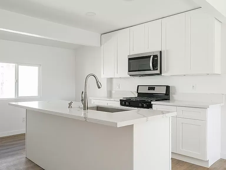 3 bed, 1100 sqft, $1,000 — Photo 3