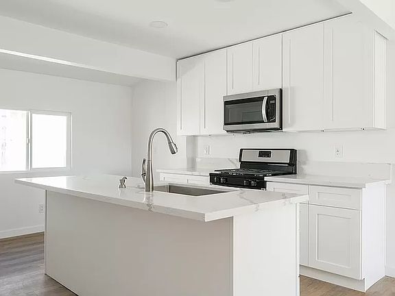 3rd image of 3505 39th St