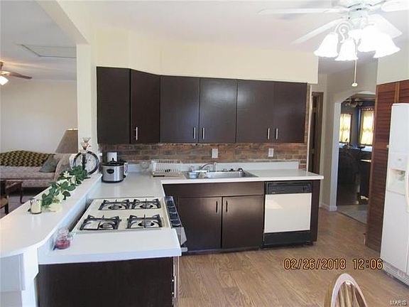 4th image of 2432 Saint Clair Ave