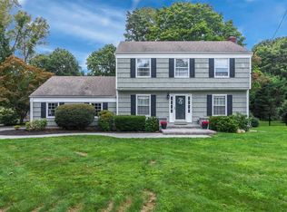 4 Maple Rd, Setauket, NY 11733