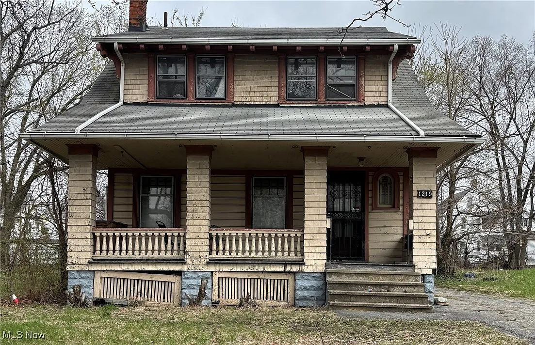 1219 Bender Ave photo 1
