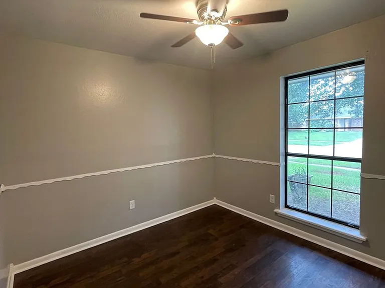 5302 Lauri Ln — Photo 9