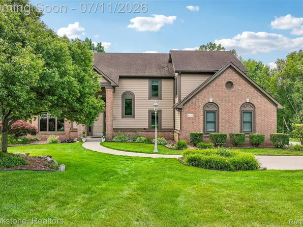 6423 Southampton Dr, Clarkston, MI 48346