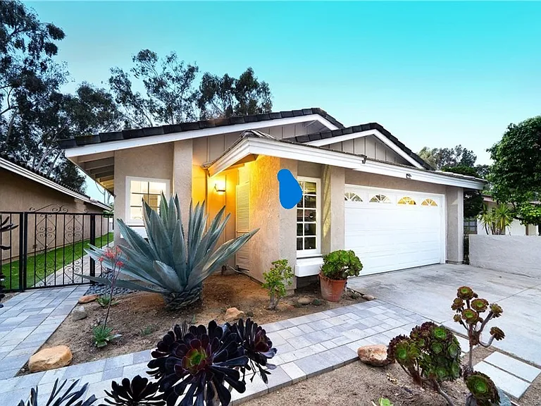 25041 Sunset Pl W — Photo 1