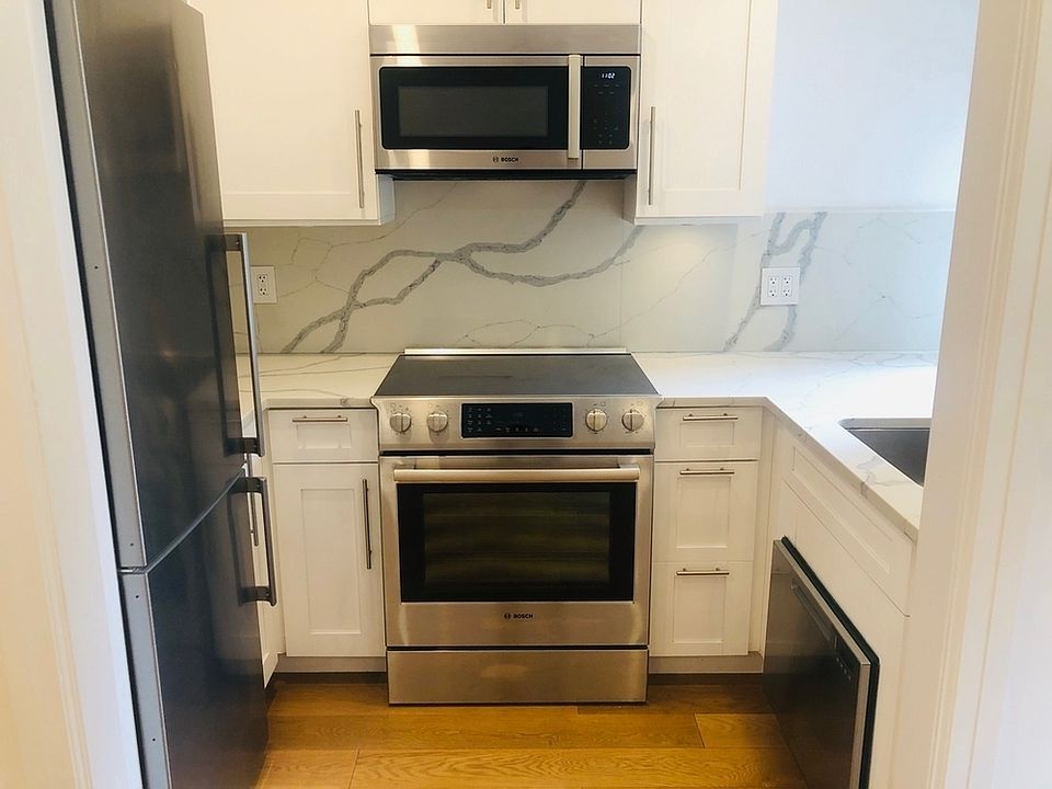 1st image of 160 E 48th St APT 4O