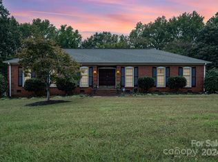 6121 Lake Forest Rd E, Charlotte, NC 28227