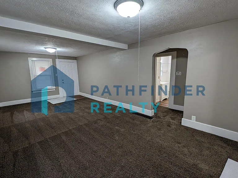 312 Ashwood Ave — Photo 2