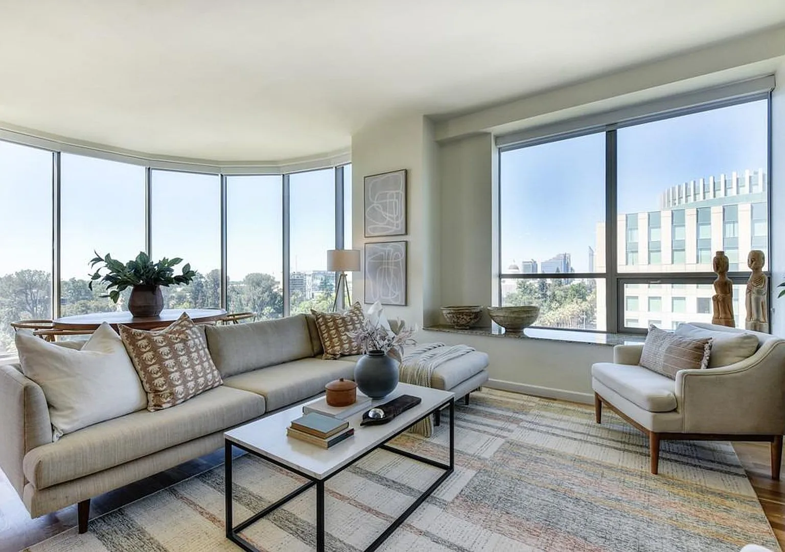 Luxury Corner Penthouse with Unmatched Sacramento Views — Photo 1