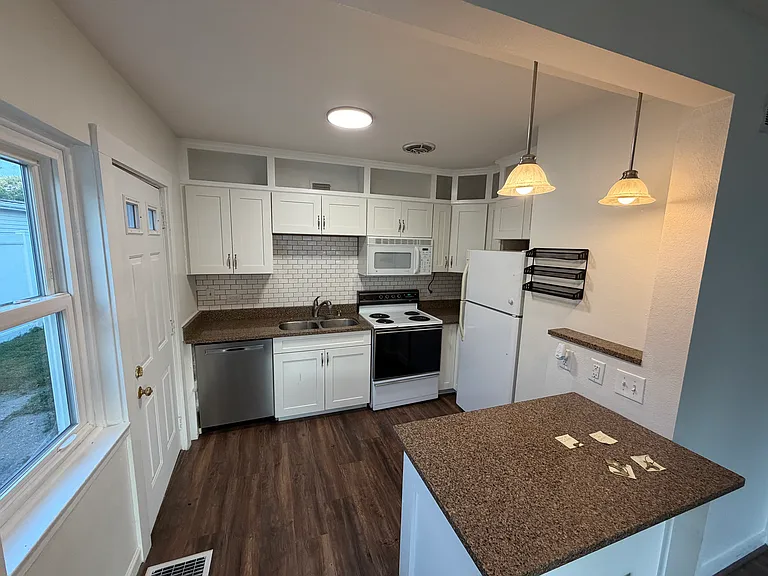 2055 Broadlawn Rd — Photo 4