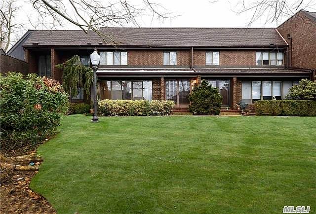 1st image of 28 Acorn Ponds Dr