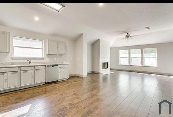 338 Dakota Dr — Photo 7