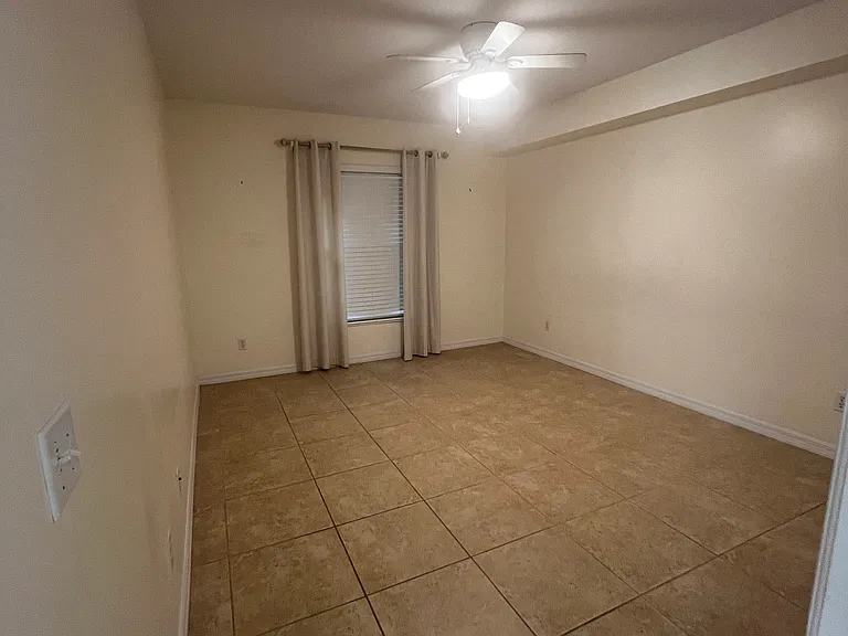 11195 Roseland Rd #1 — Photo 5
