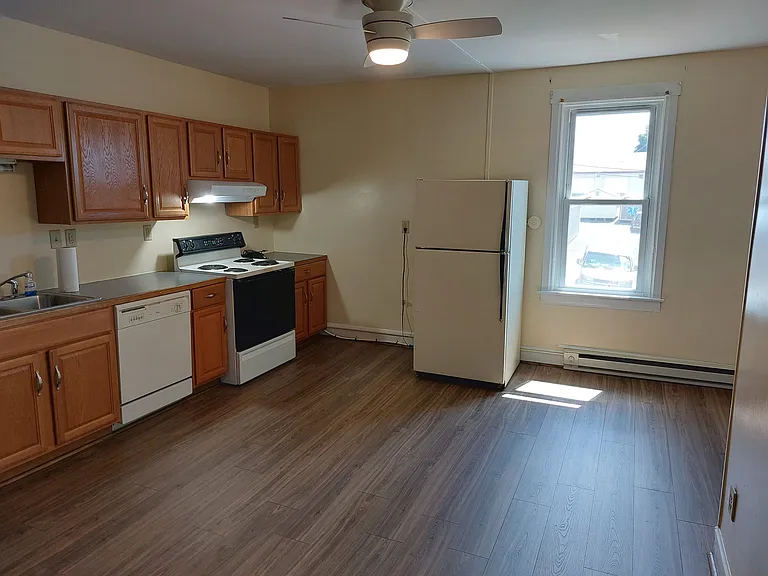 209 Lincoln Way E — Photo 12