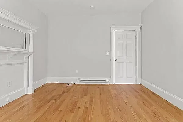 12-14 Lyndhurst St #1F — Photo 7