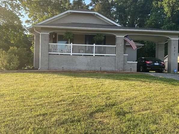 1002 Woodridge Ln, Yadkinville, NC 27055