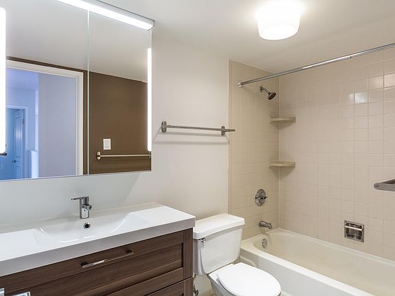 5th image of 637 E Woodland Park Ave APT 312