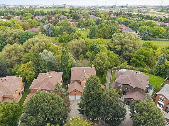 4th image of 38 Rosemount Ave