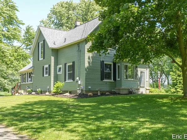 6305 144th Ave, Holland, MI 49423