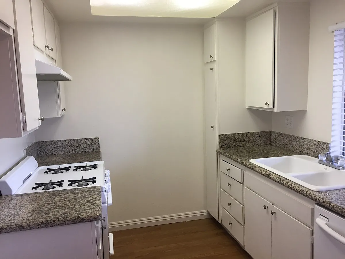 4507 Spencer St — Photo 1