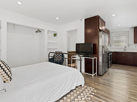 5th image of 512 W Juniper St
