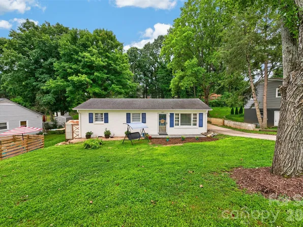 1063 14th Ave NW, Hickory, NC 28601