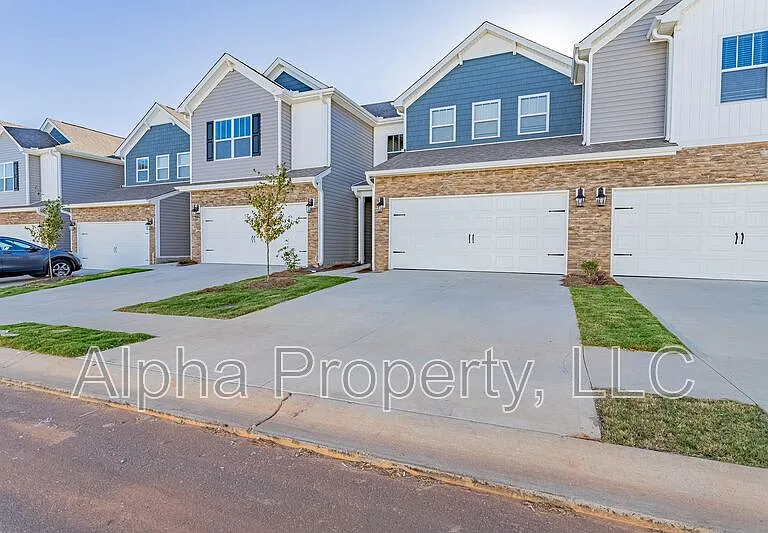 540 Yellow Fox Rd — Photo 2