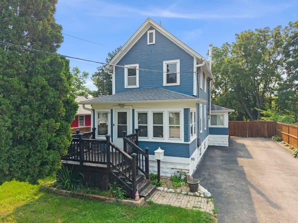 127 S River St, Montgomery, IL 60538