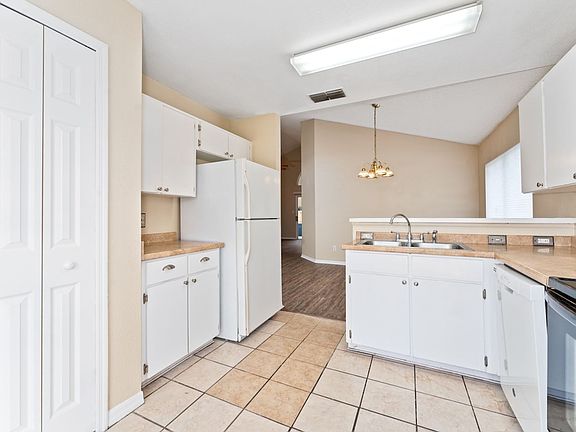 4th image of 7475 Marseille Cir