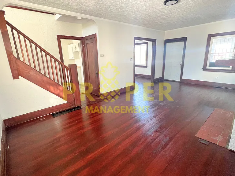 2118 Malvern Ave — Photo 3
