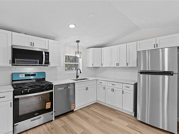 4th image of 38 Torch Ln