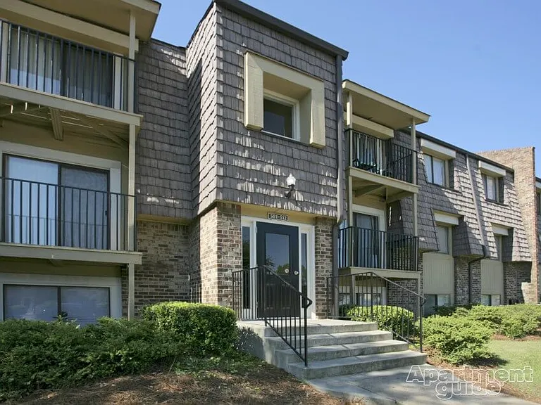 Briargate Condominums — Photo 1