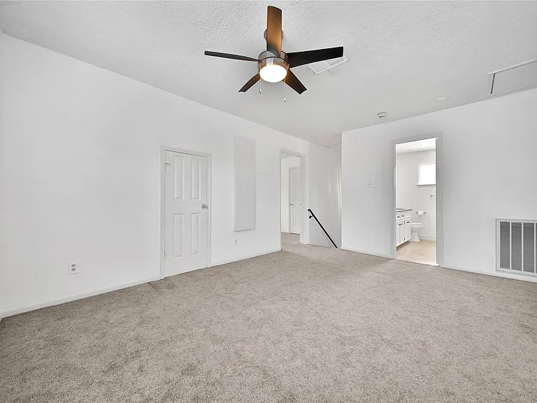 9411 Roos Rd — Photo 30