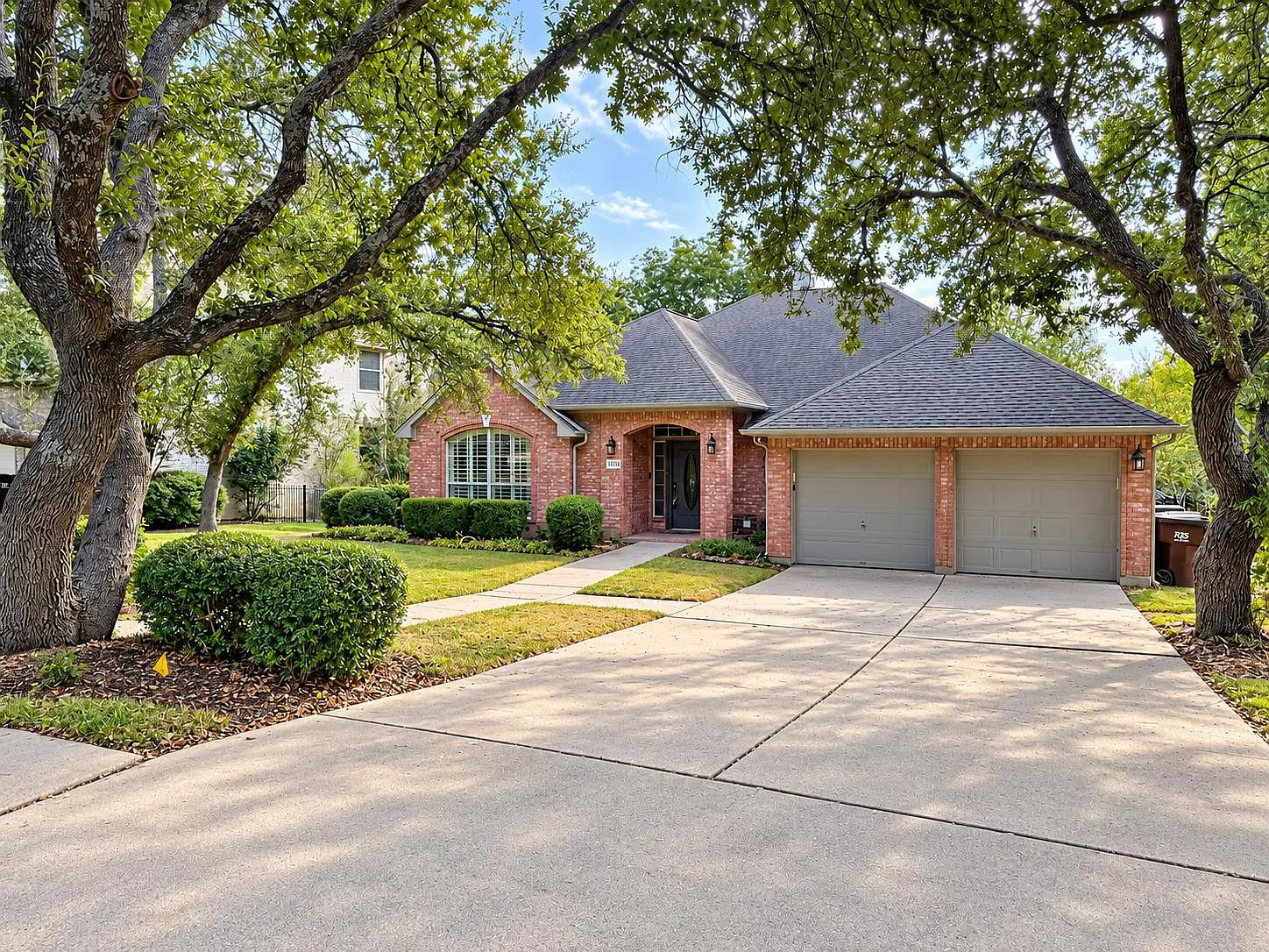 4 bed, 3.0 bath, 2664 sqft, $2,995 — Photo 2