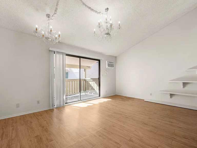 2633 Ellendale Pl — Photo 17