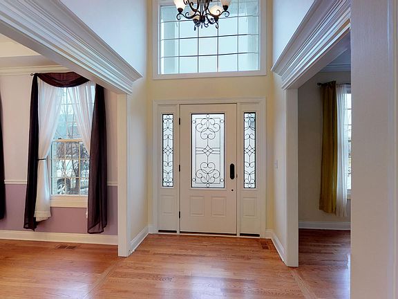 4th image of 2124 Brookwood Dr