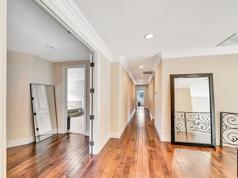 4820 Valjean Ave — Photo 40