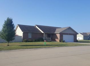 802 Meadowlark Dr, Pinckneyville, IL 62274