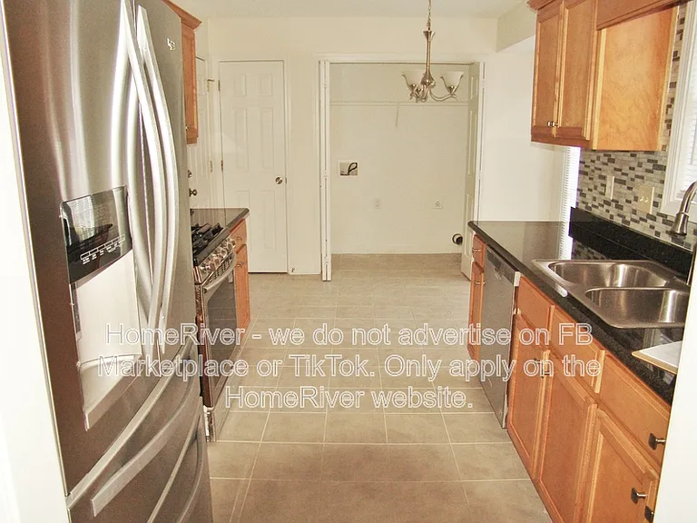 392 Shoal Cir — Photo 10