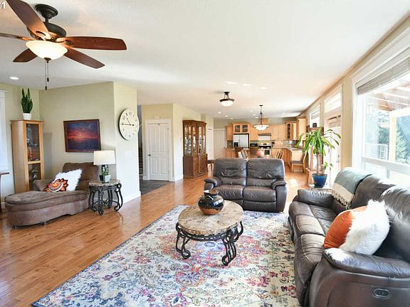 4th image of 145 Vineyard View Dr