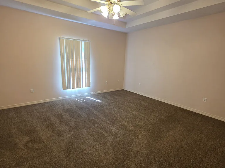 4608 Scarlet Dr E — Photo 4