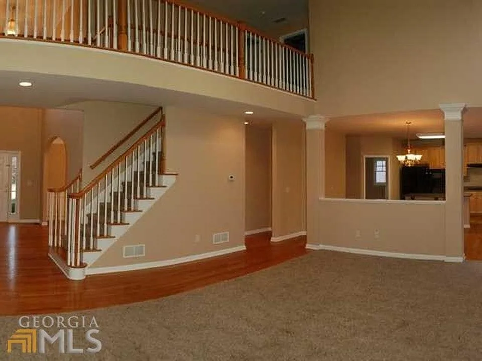5 bed, 3797 sqft, $3,300 — Photo 3