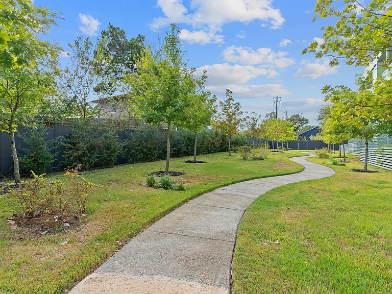 4004 Banister Ln #301 — Photo 22