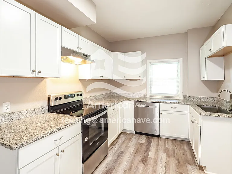 1090687_005_kitchen_6.jpg