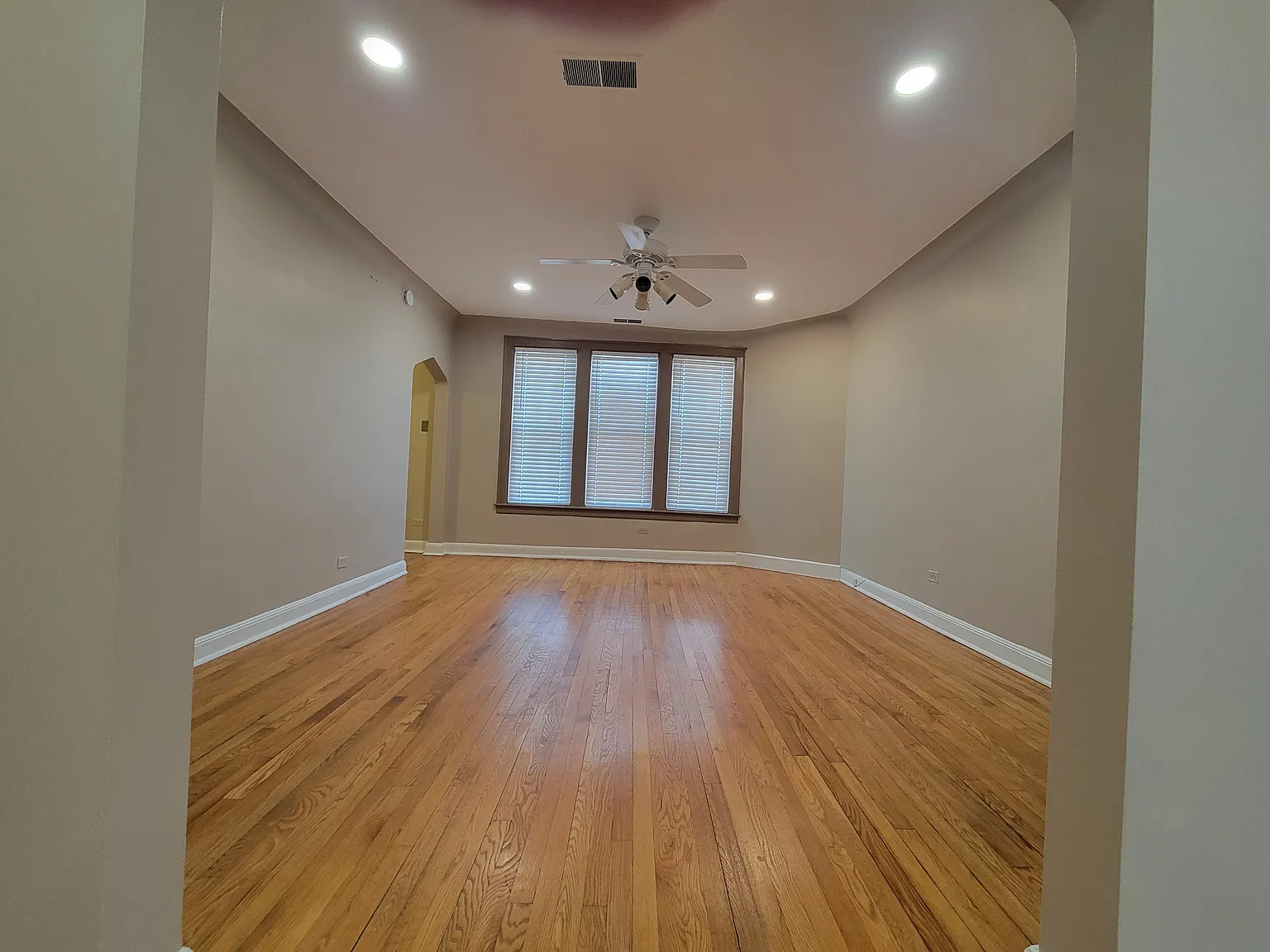 3 bed, 1200 sqft, $1,200 — Photo 4