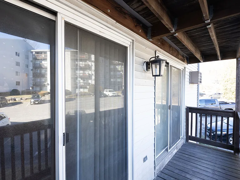 11B Gibbs St #28 — Photo 16