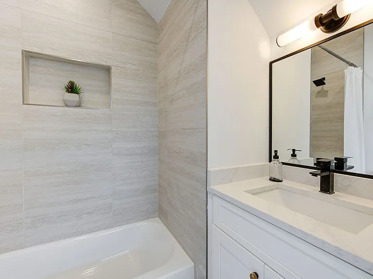 2310 Reinerman St — Photo 26