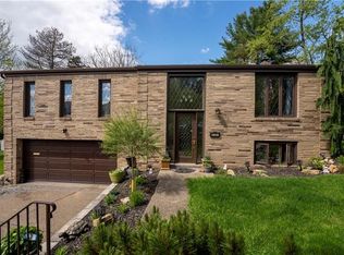 4707 Carriage Dr, Pittsburgh, PA 15236