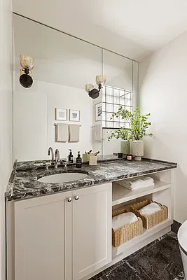 Bathroom, photo 1