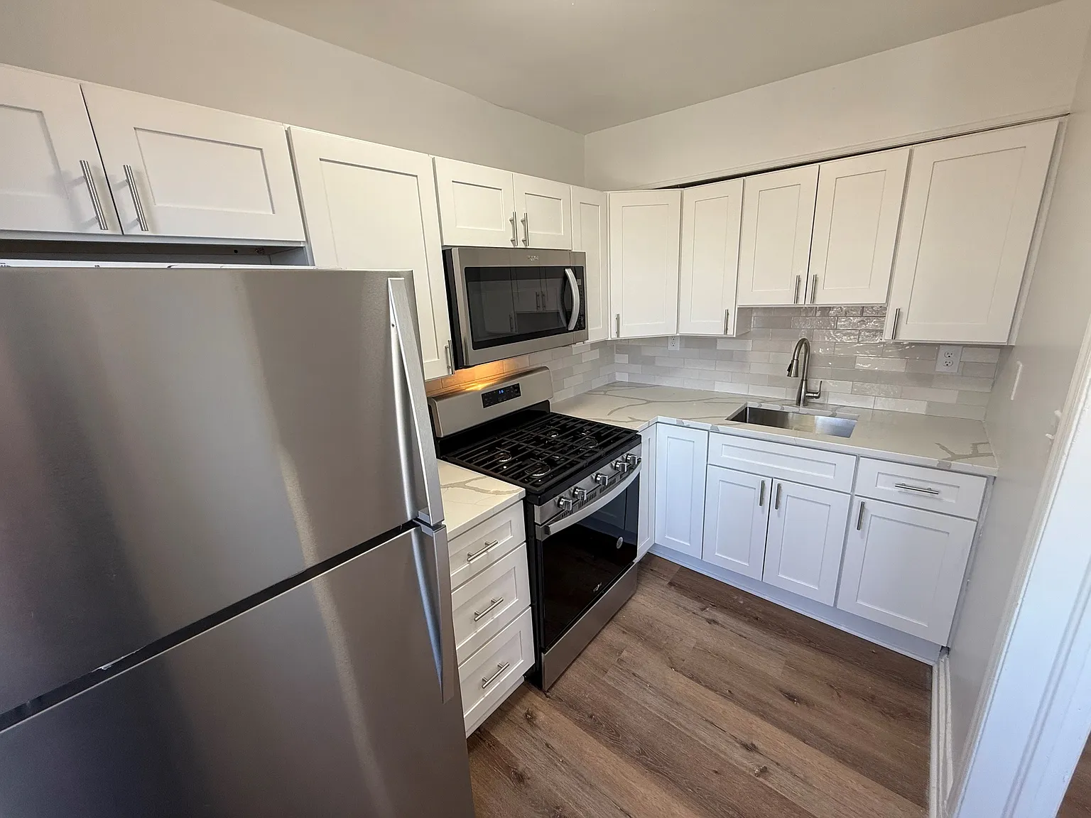 5618 Midwood Avenue - 1 — Photo 4