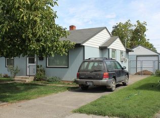 601 Mount Adams Dr, Wapato, WA 98951